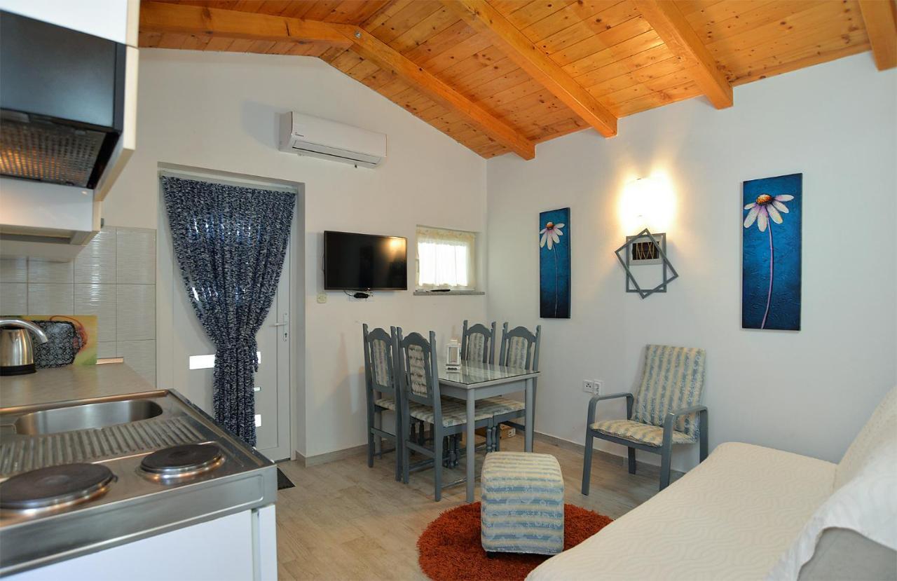 Apartments Jadranka 1279 Pomer Bagian luar foto