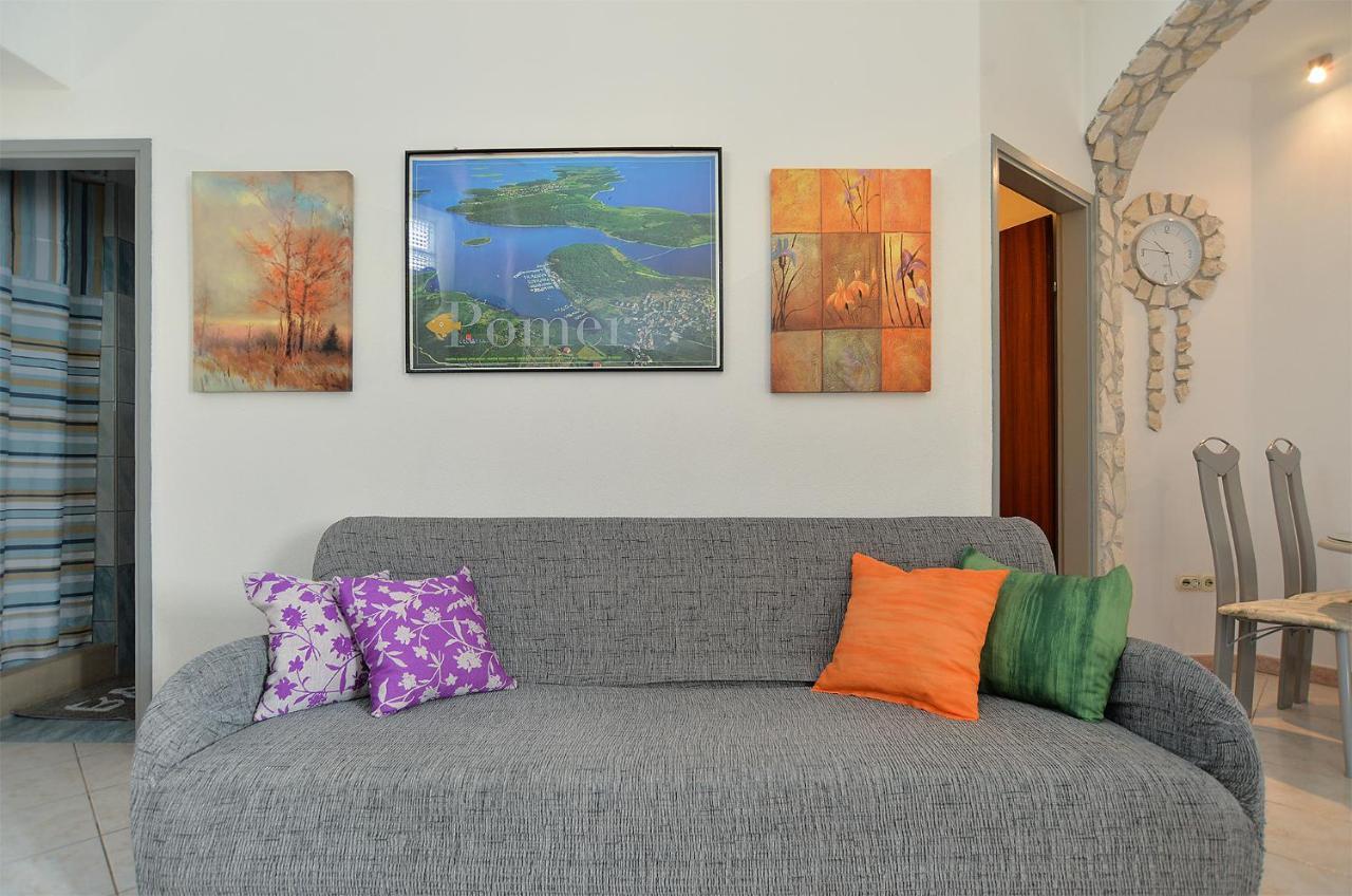 Apartments Jadranka 1279 Pomer Bagian luar foto