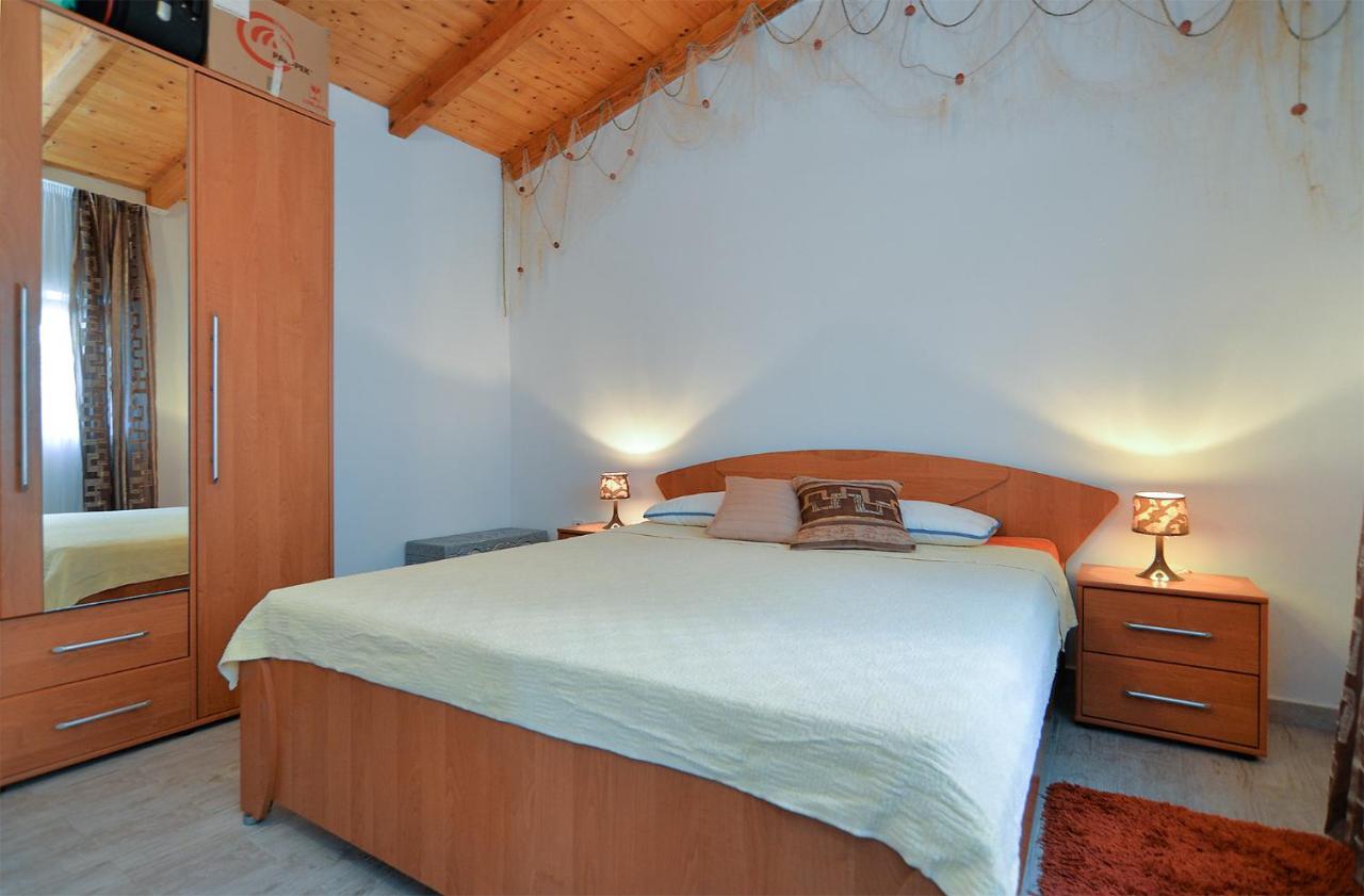 Apartments Jadranka 1279 Pomer Bagian luar foto