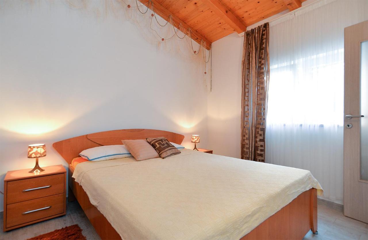 Apartments Jadranka 1279 Pomer Bagian luar foto
