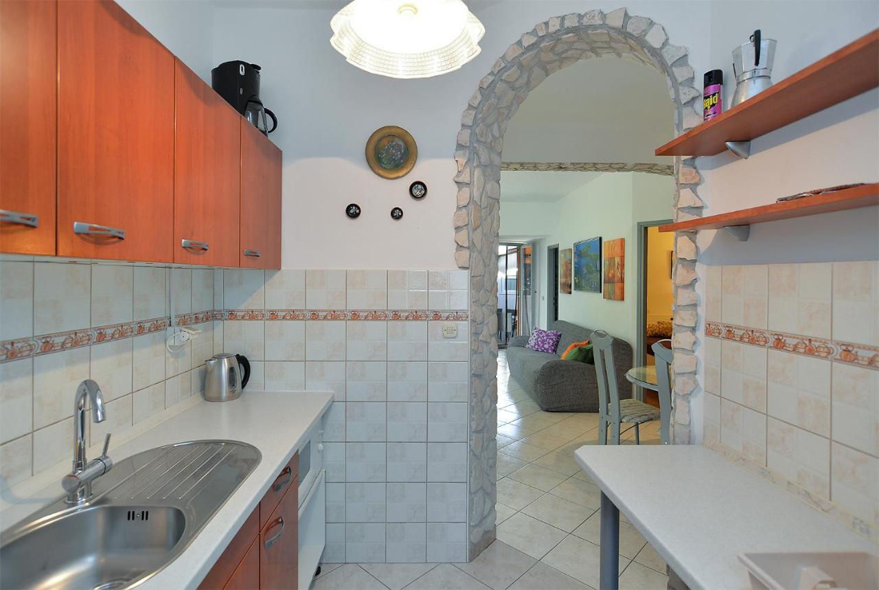 Apartments Jadranka 1279 Pomer Bagian luar foto