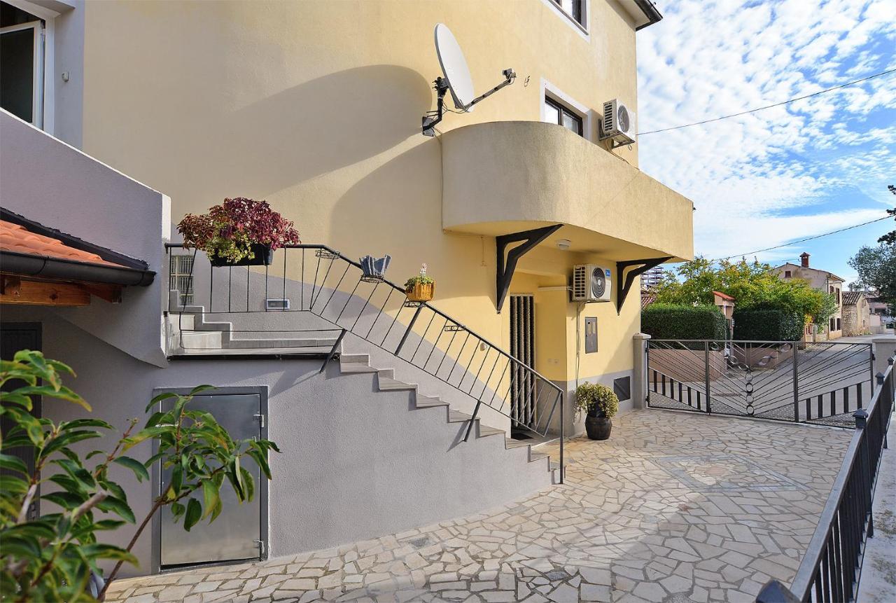 Apartments Jadranka 1279 Pomer Bagian luar foto