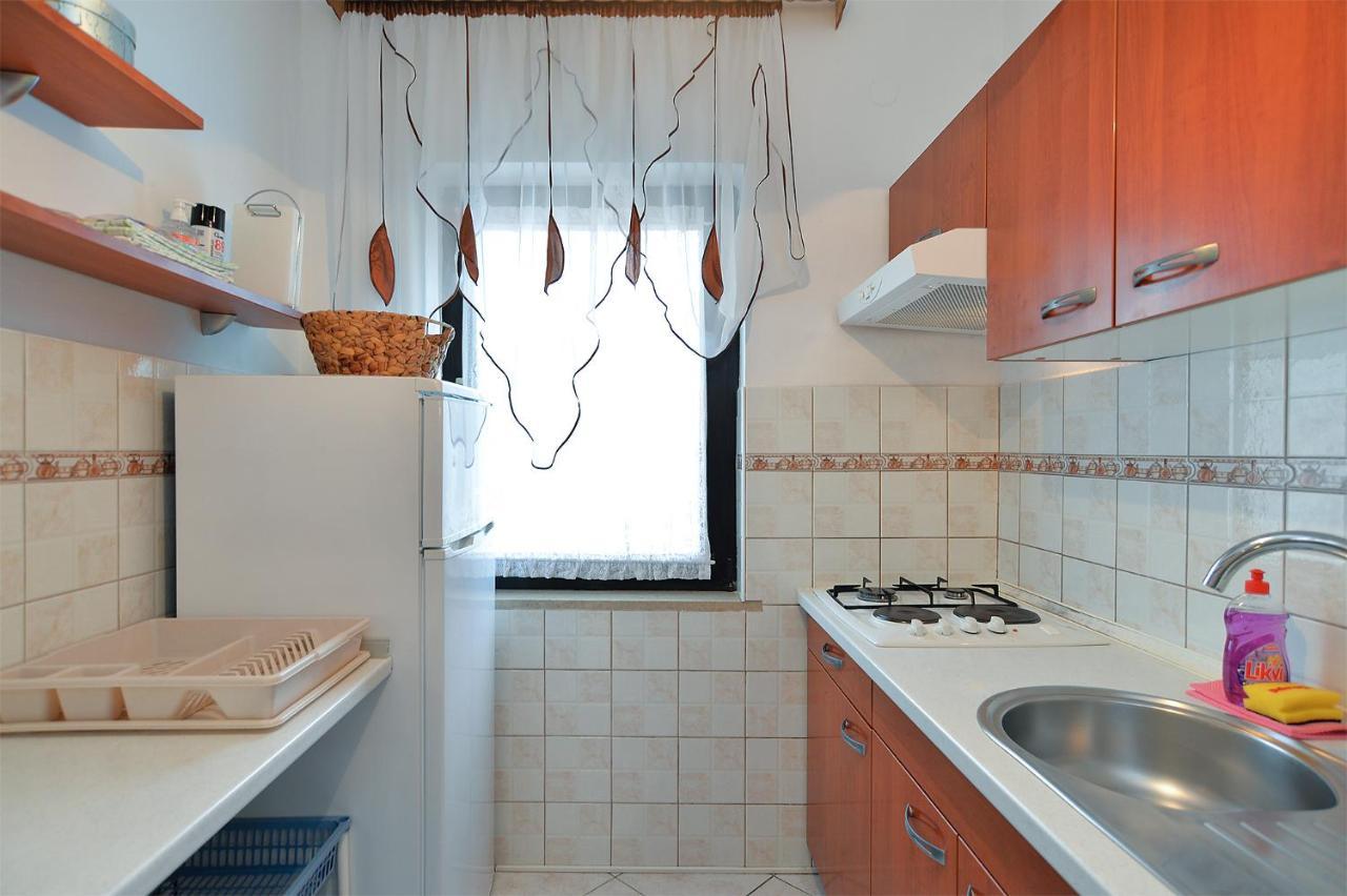 Apartments Jadranka 1279 Pomer Bagian luar foto