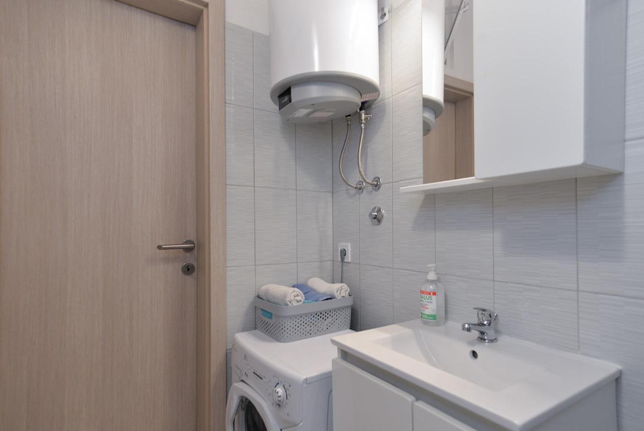 Apartments Jadranka 1279 Pomer Bagian luar foto